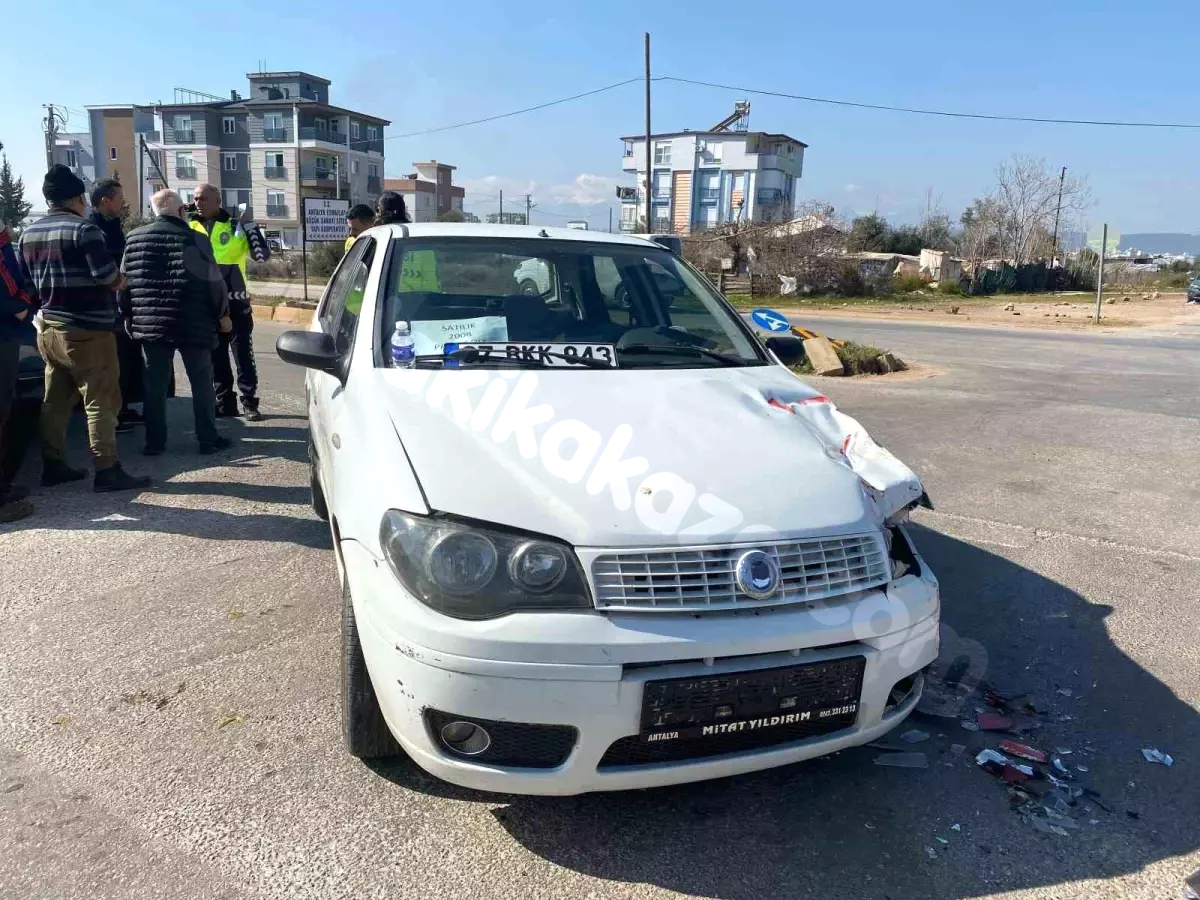 Antalya'da Kaza Sonucu 2 Kişi Yaralandı.