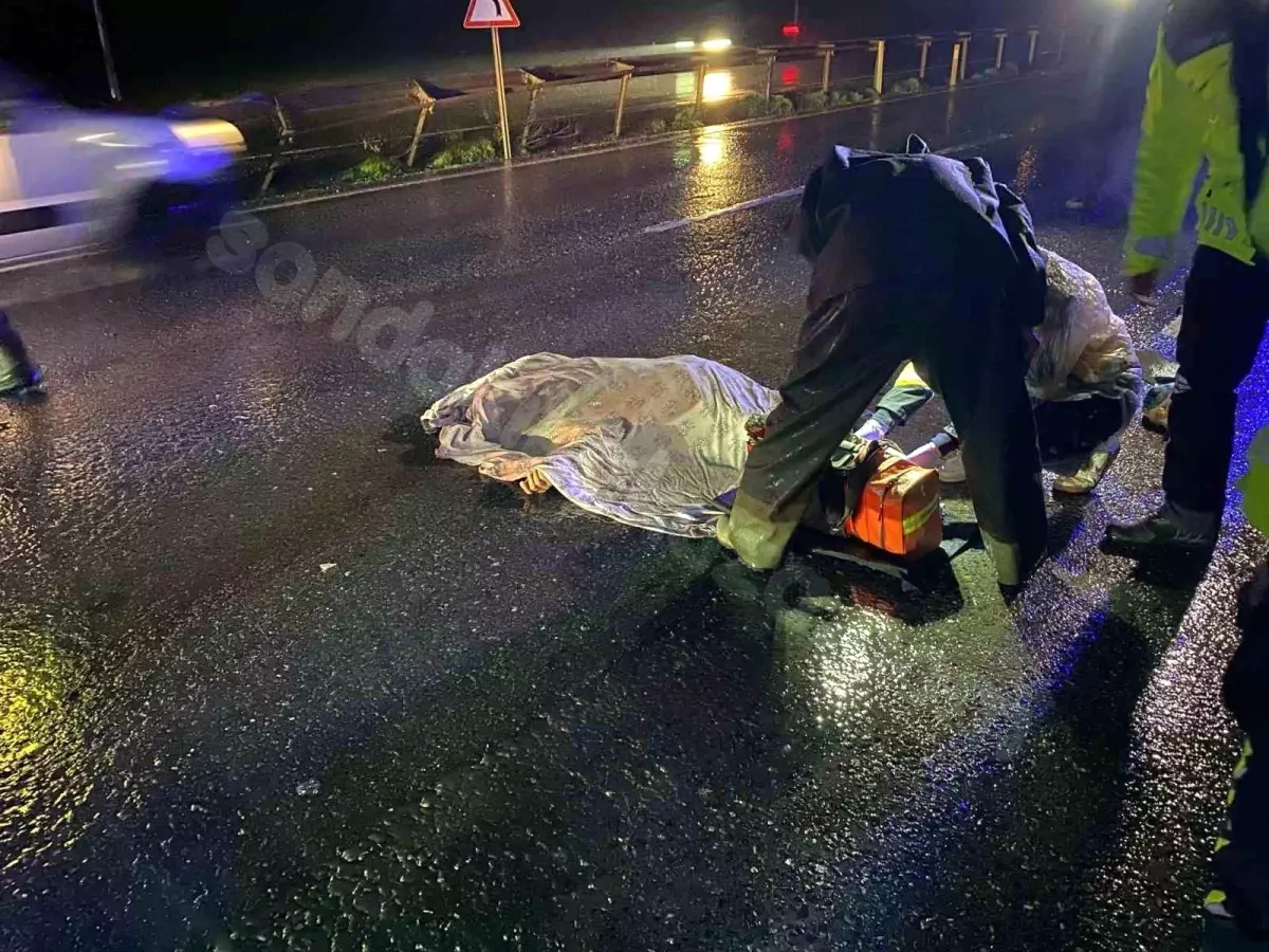 Çekmeköy'de trafik kazasında 2 kişi hayatını kaybetti, 2 kişi yaralandı.