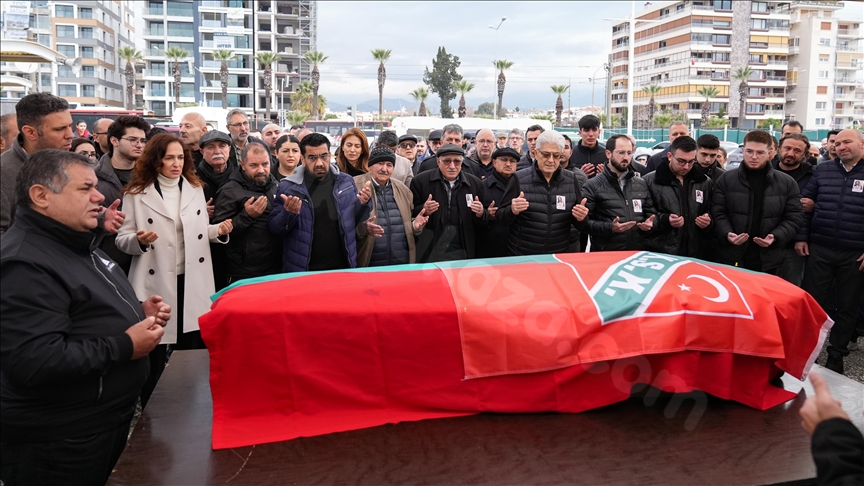 Eskrim sporcusu Derin Rüyam trafik kazasında hayatını kaybetti ve İzmir'de toprağa verildi.