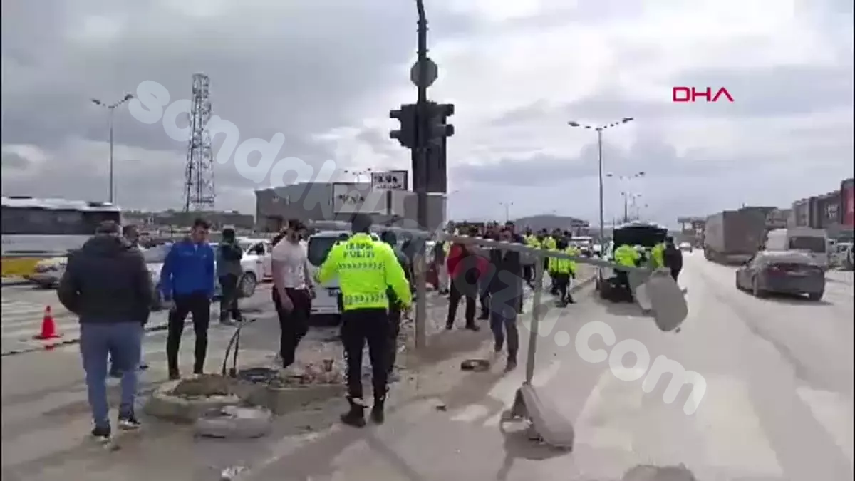 İnegöl'de Trafik Kazasında Ehliyetsiz Sürücü Yaralandı