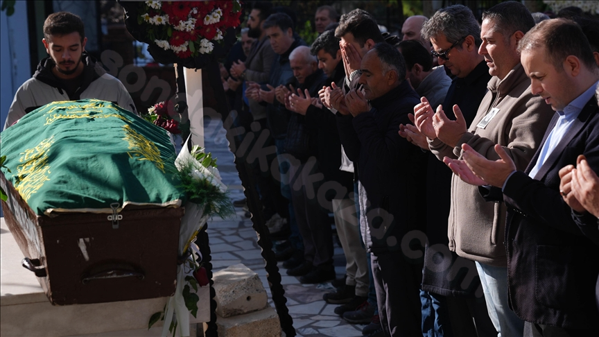 İzmir'de kaza sonucu yaşamını yitiren lise öğrencisi Yağmur toprağa verildi.