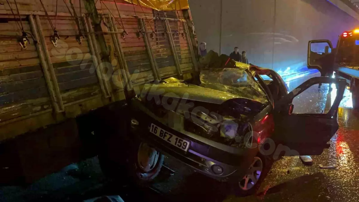 Bursa'da Zincirleme Kaza: 1 Kişi Hayatını Kaybetti, 4 Kişi Yaralandı.