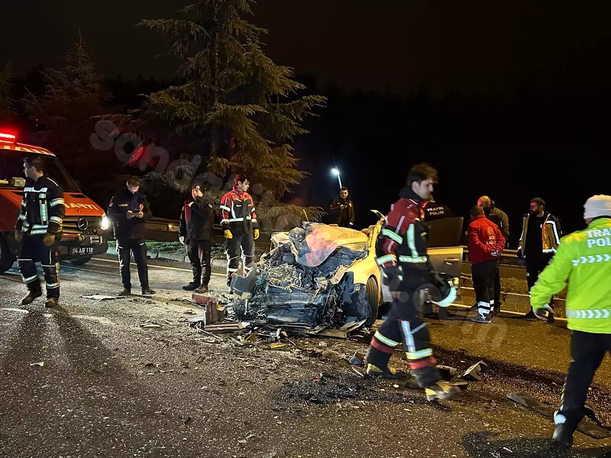 Uşak'ta Kaza: Otomobil ve Tır Çarpıştı, Sürücü Öldü.
