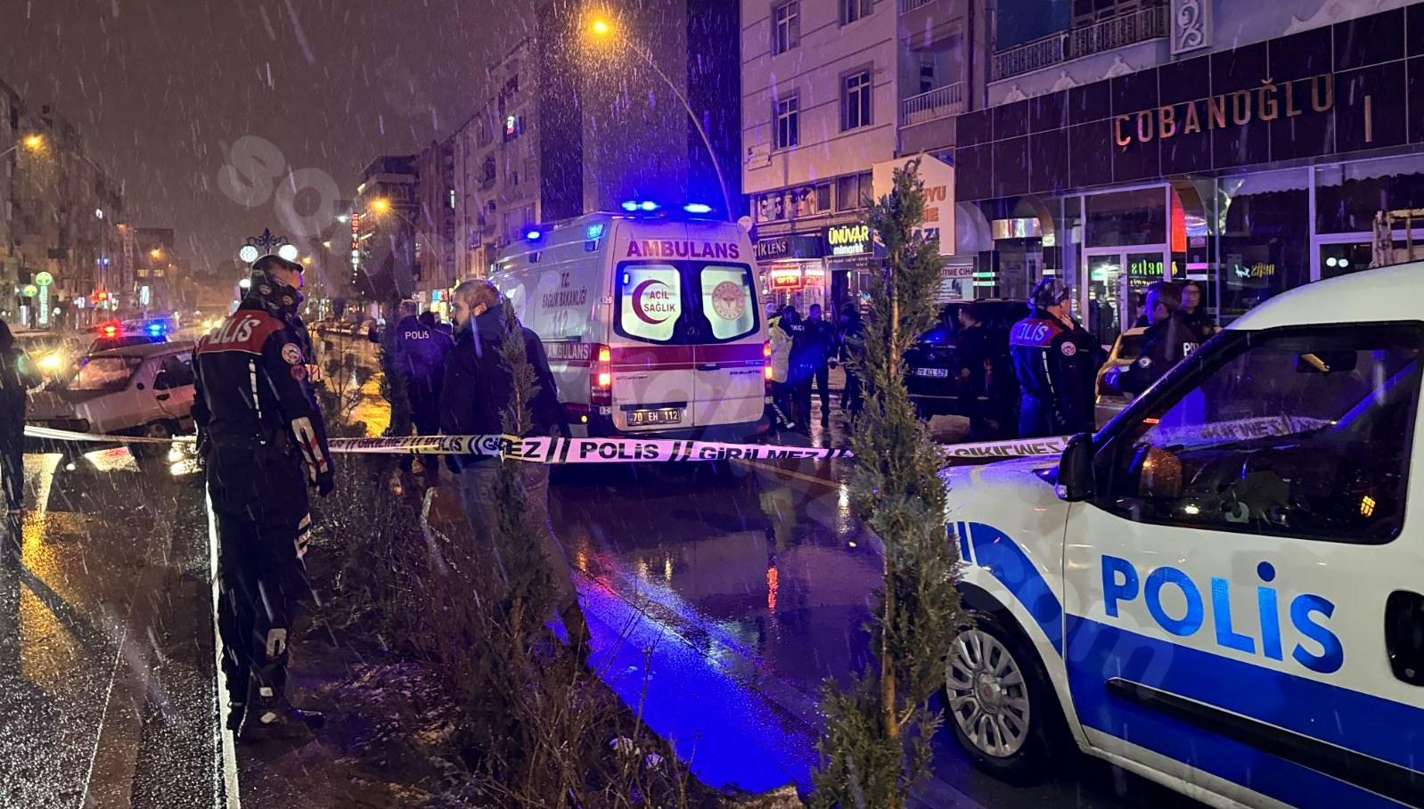 Alkol almış sürücü, polis aracında intihar etti.