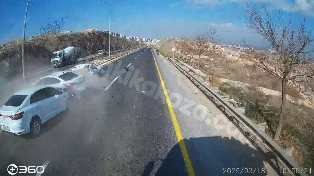 Kamera zincirleme kaza anını böyle gördü.