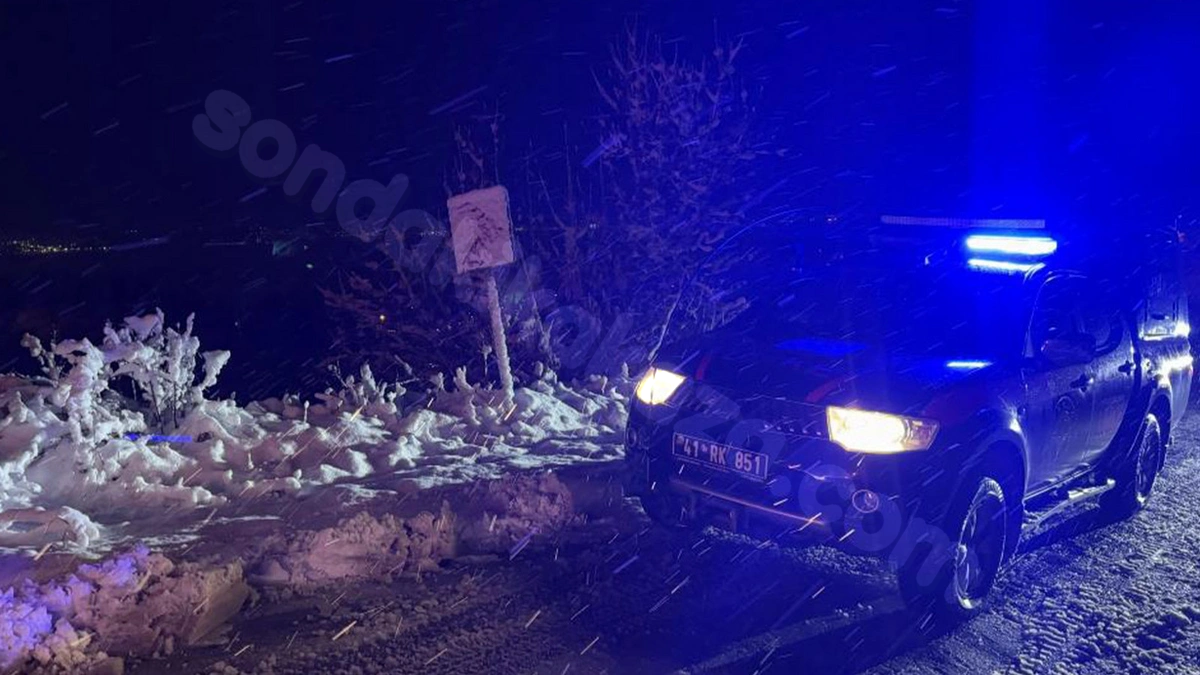 Kocaeli'de trafik kazasında 2 jandarma personeli yaralandı.