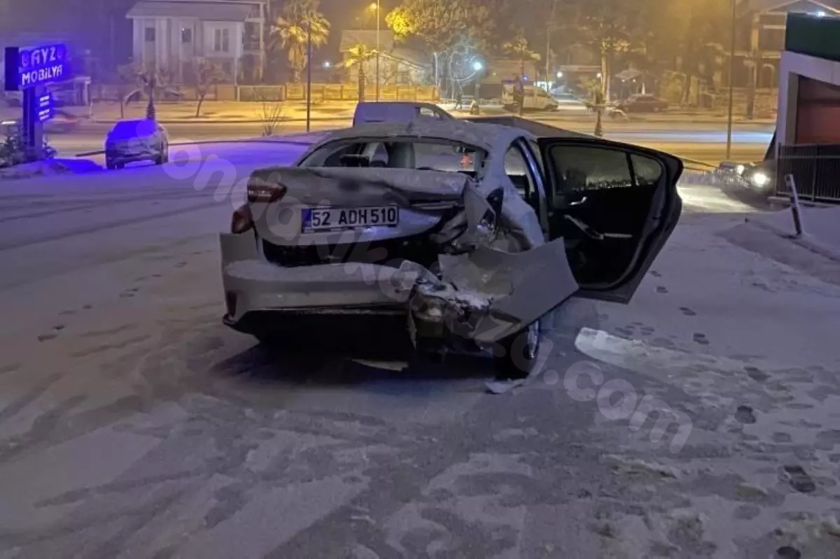 Ünye'de Kar Yağışı Sebebiyle Zincirlenmiş Trafik Kazası: 6 Yaralı