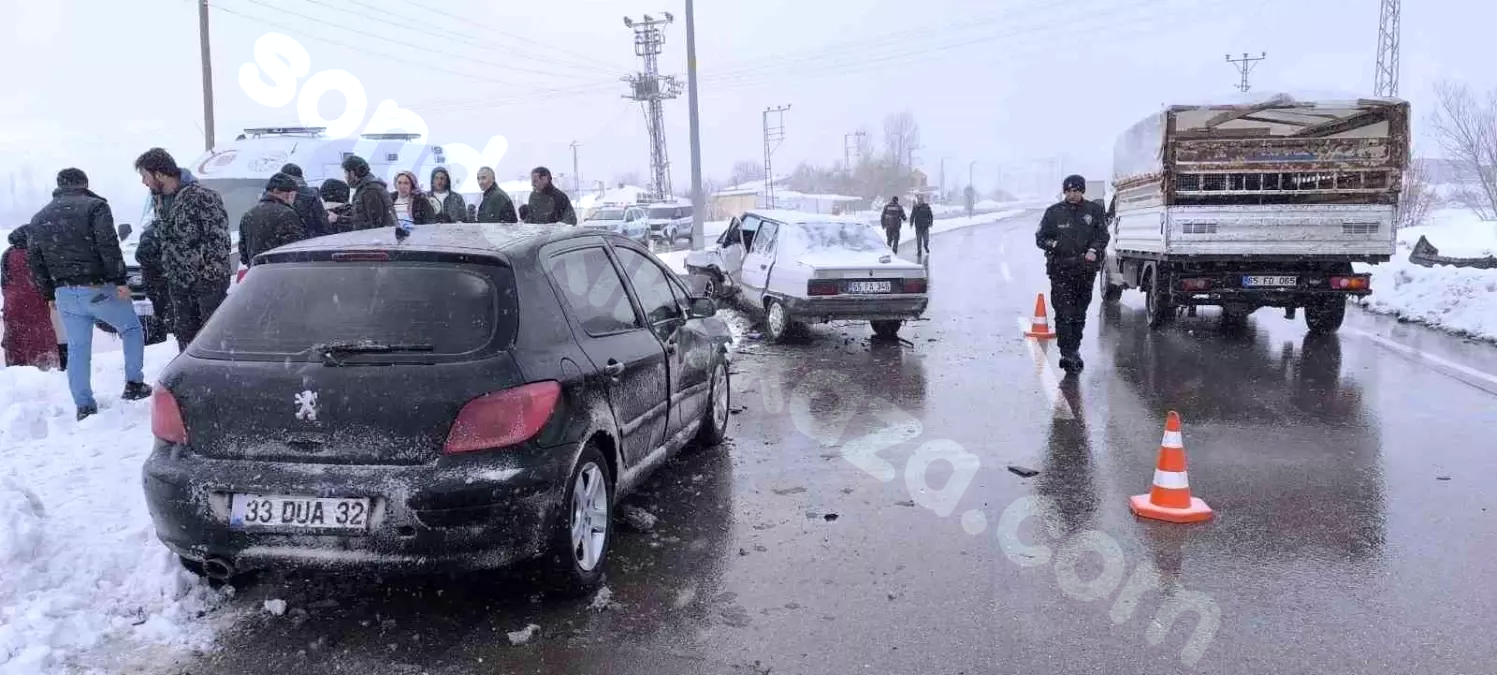 Gevaş'ta Kaza: 2 Kişi Yaralandı