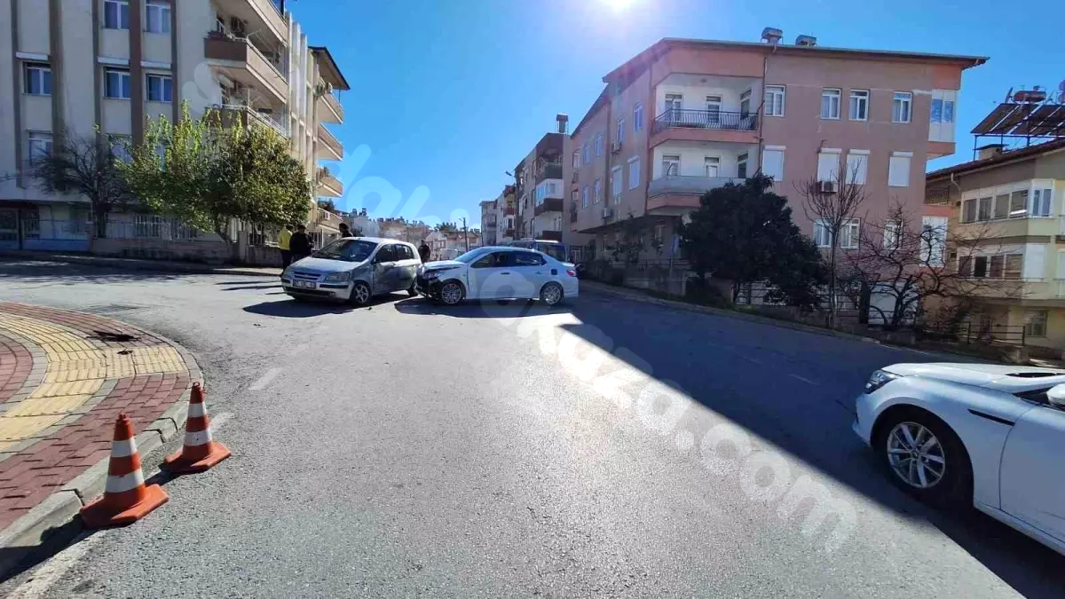 Manavgat'ta Kaza: Sürücü Yaralı