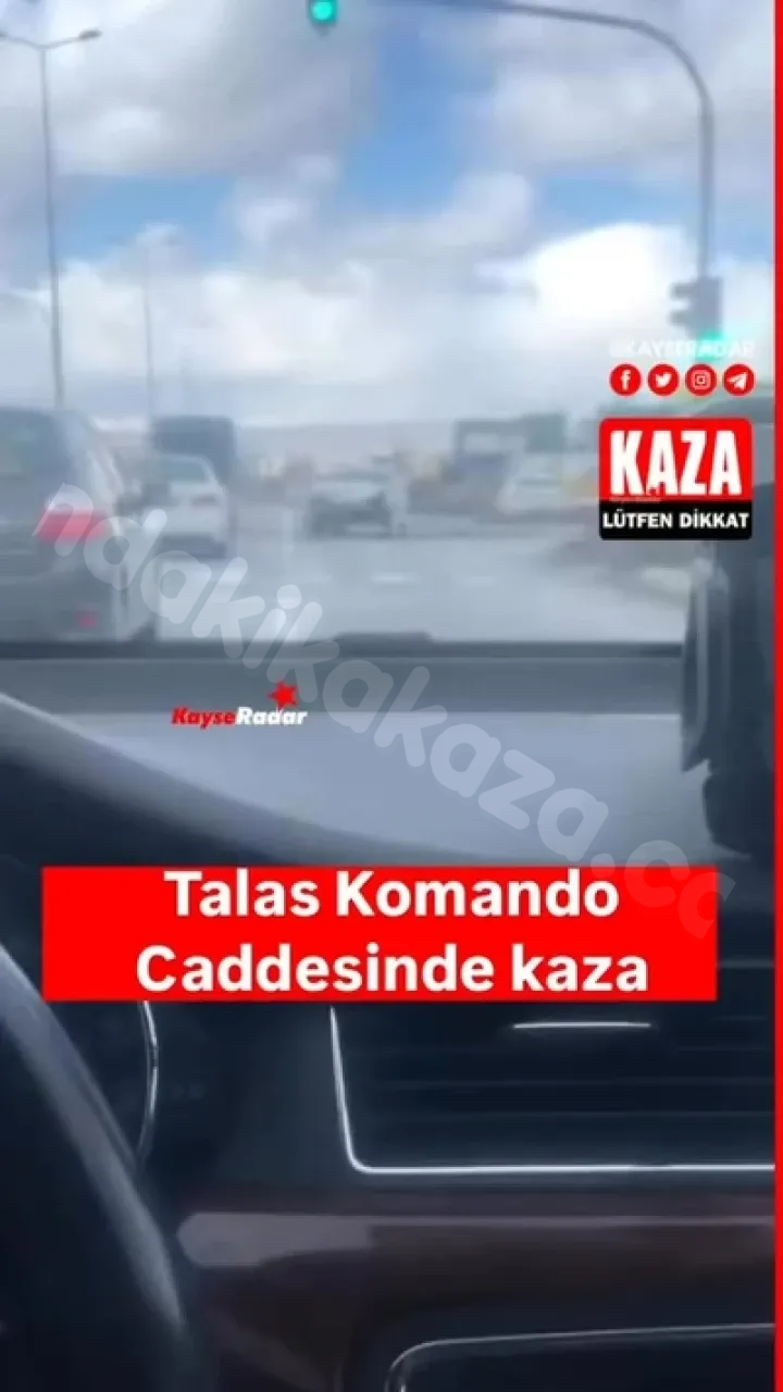 Talas'ta Komando Caddesi'nde maddi hasarlı trafik kazası yaşandı.