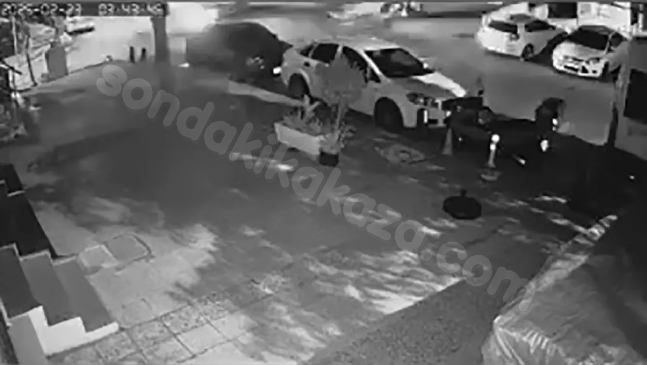 Görüntülerde 2 kişinin hayatını kaybettiği korkunç kaza görüntülendi.