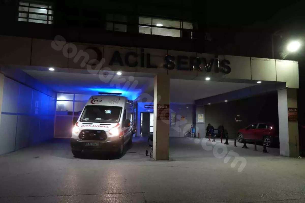 Niğde'de trafik kazasında bir kişi hayatını kaybetti, 2 kişi de yaralandı.