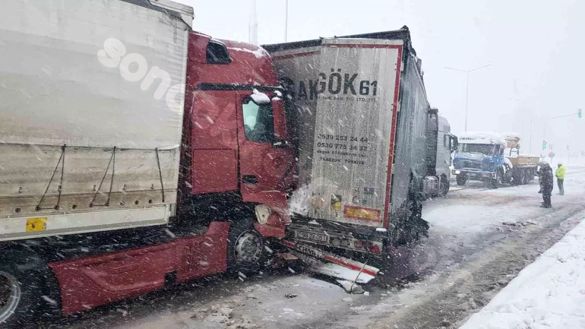 Samsun'da Zincirleme Kaza: 4 Tır ve 1 Minibüs Kaza Yaptı