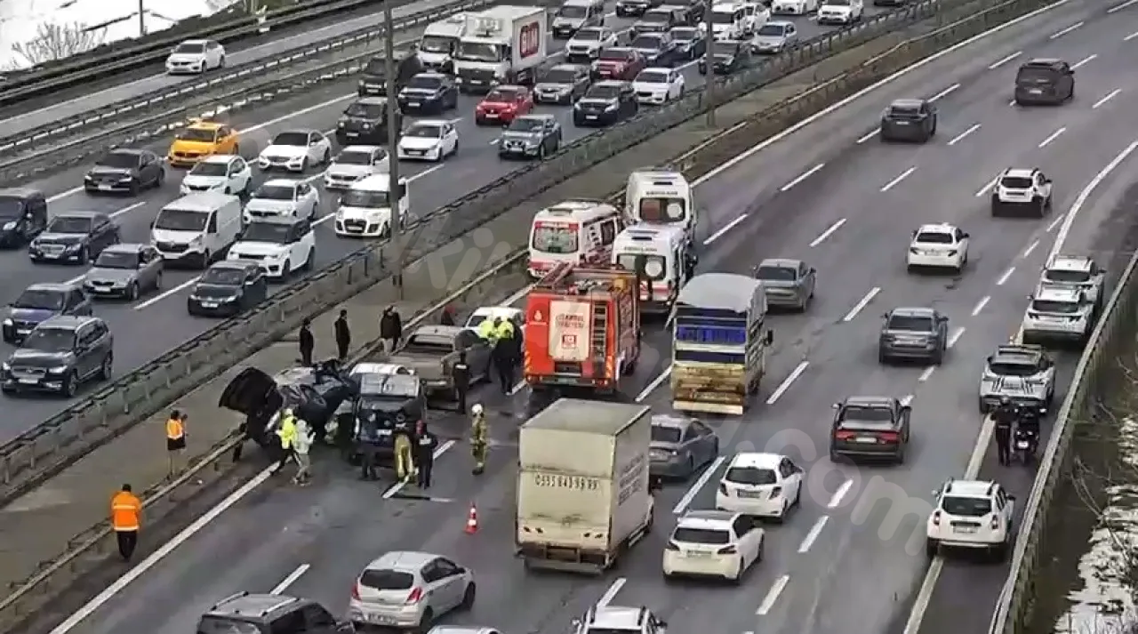 TEM Otoyolunda ardışık zincirleme trafik kazası