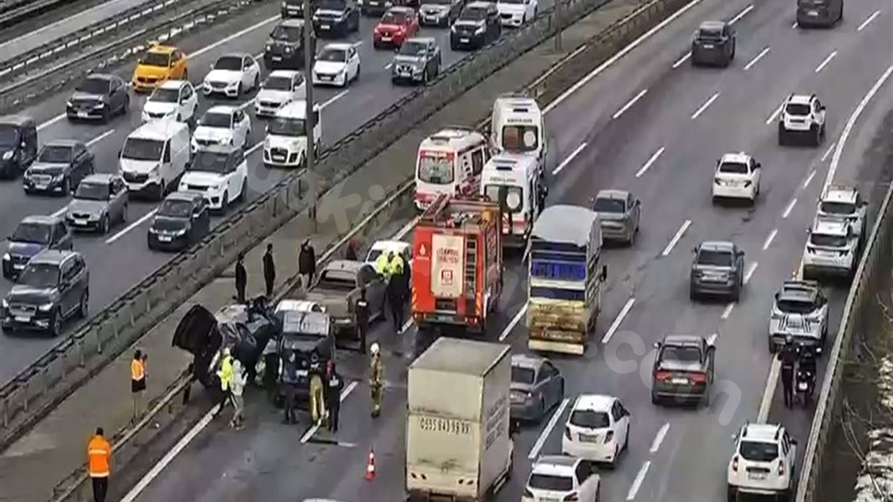 TEM Otoyolunda Zincirleme Kazada 5 Araç Çarpıştı!