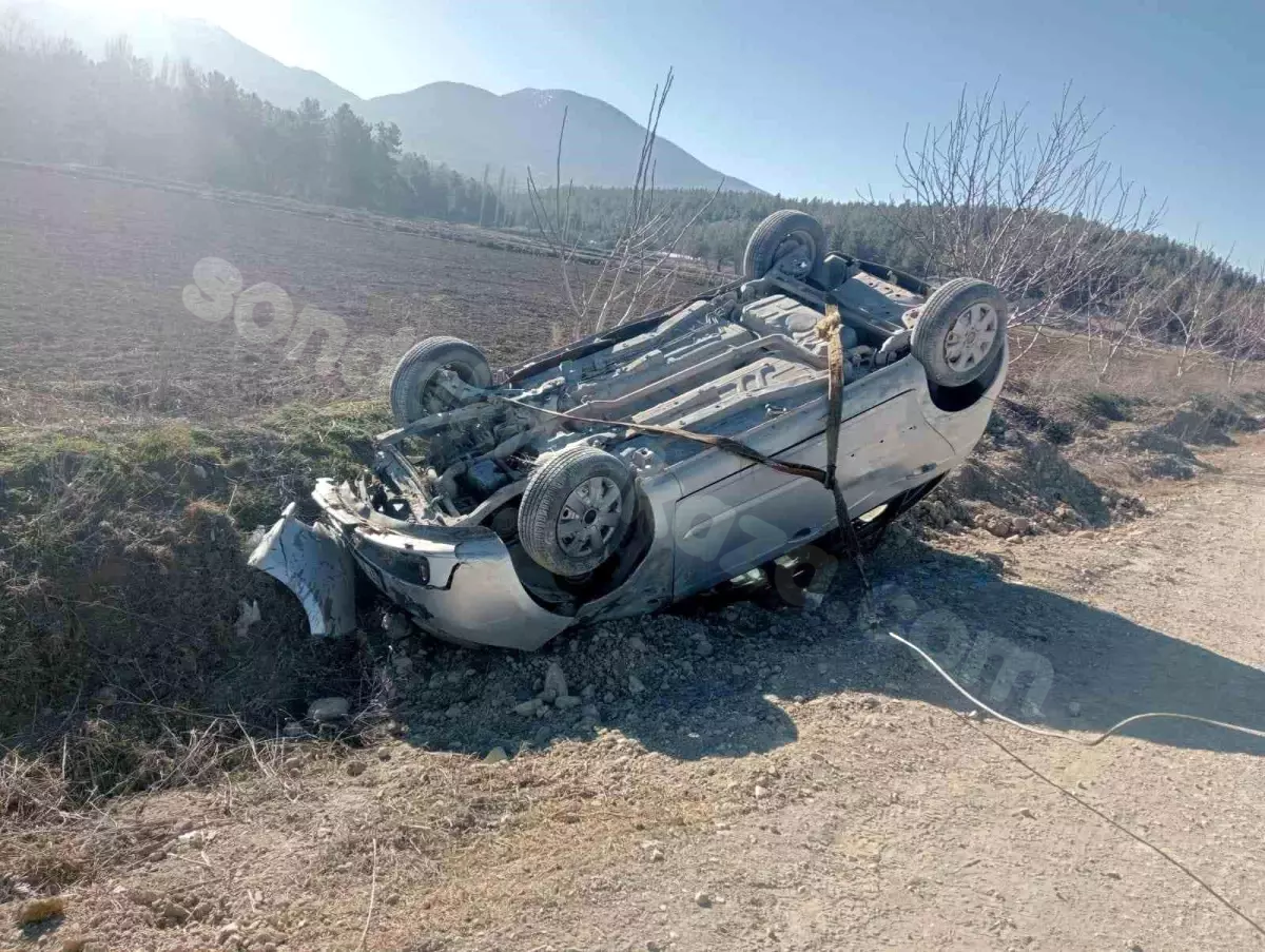 Burdur'da Kaza Sonucu 3 Kişi Yaralandı.