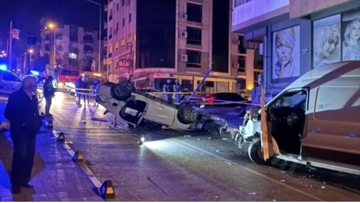 İzmir'de Alkollü Sürücülerin Karıştığı Trafik Kazasında 2 Kişi Yaşamını Yitirdi.