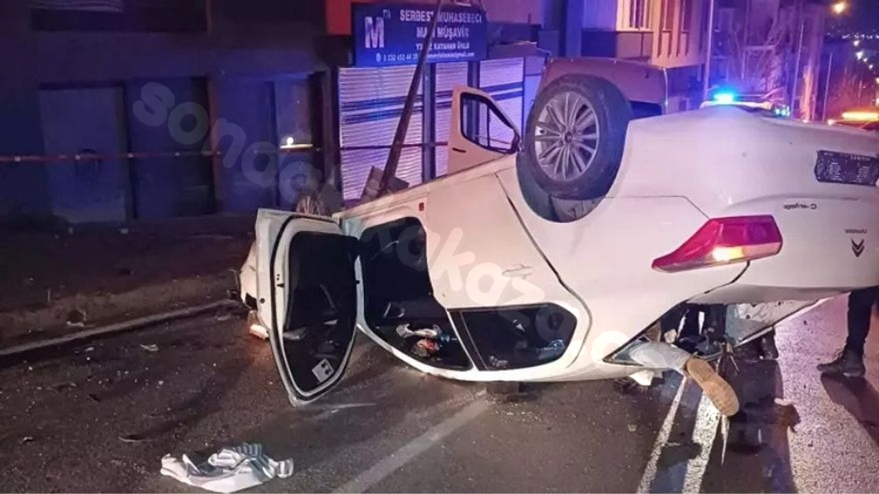 İzmir'de Trajik Trafik Kazasında 2 Kişi Hayatını Kaybetti.