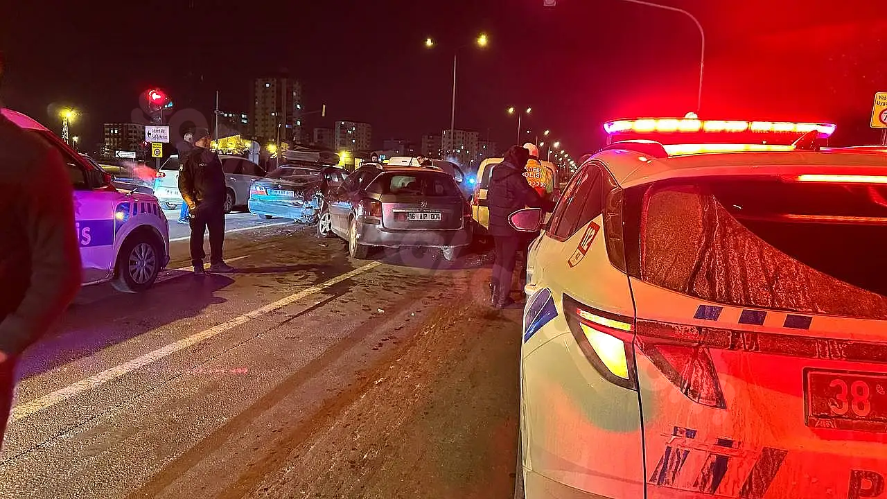 Kayseri'de ardışık kazaya sürücüler dikkat!