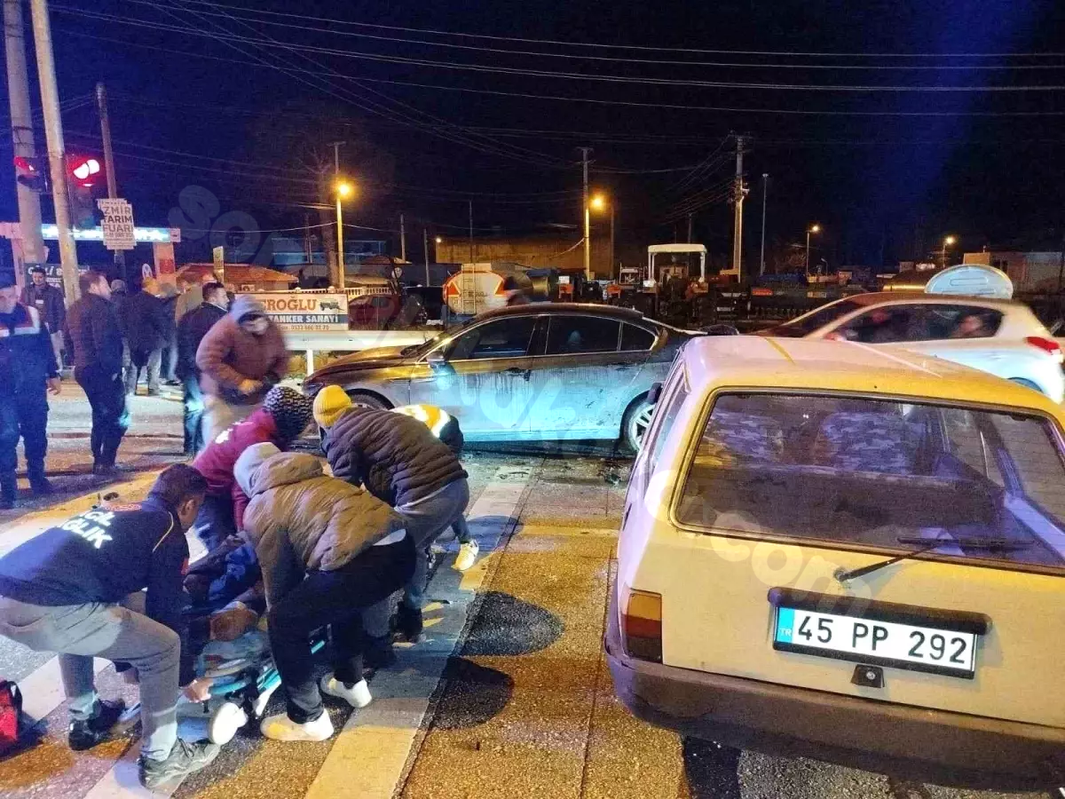 Manisa'da ardışık trafik kazası: 1 kişi yaralı