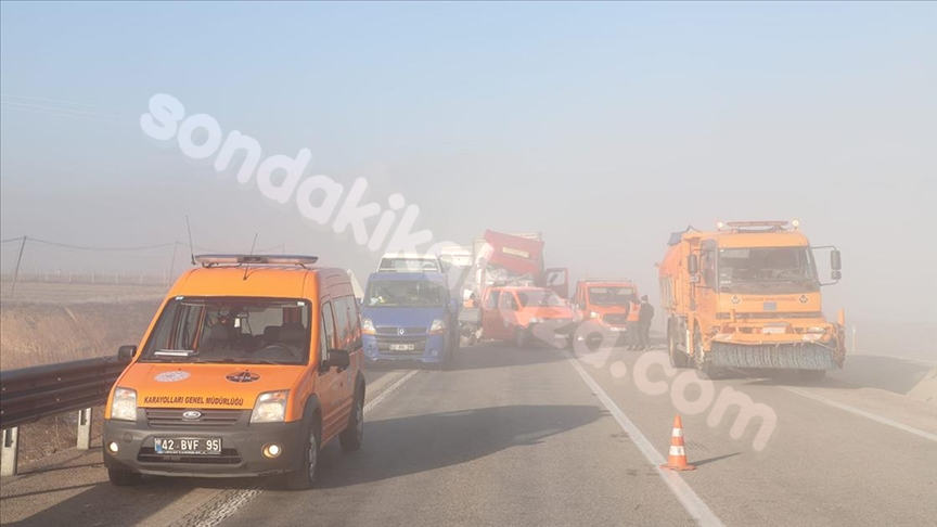 8 kişi Konya'da meydana gelen zincirleme trafik kazasında yaralandı.