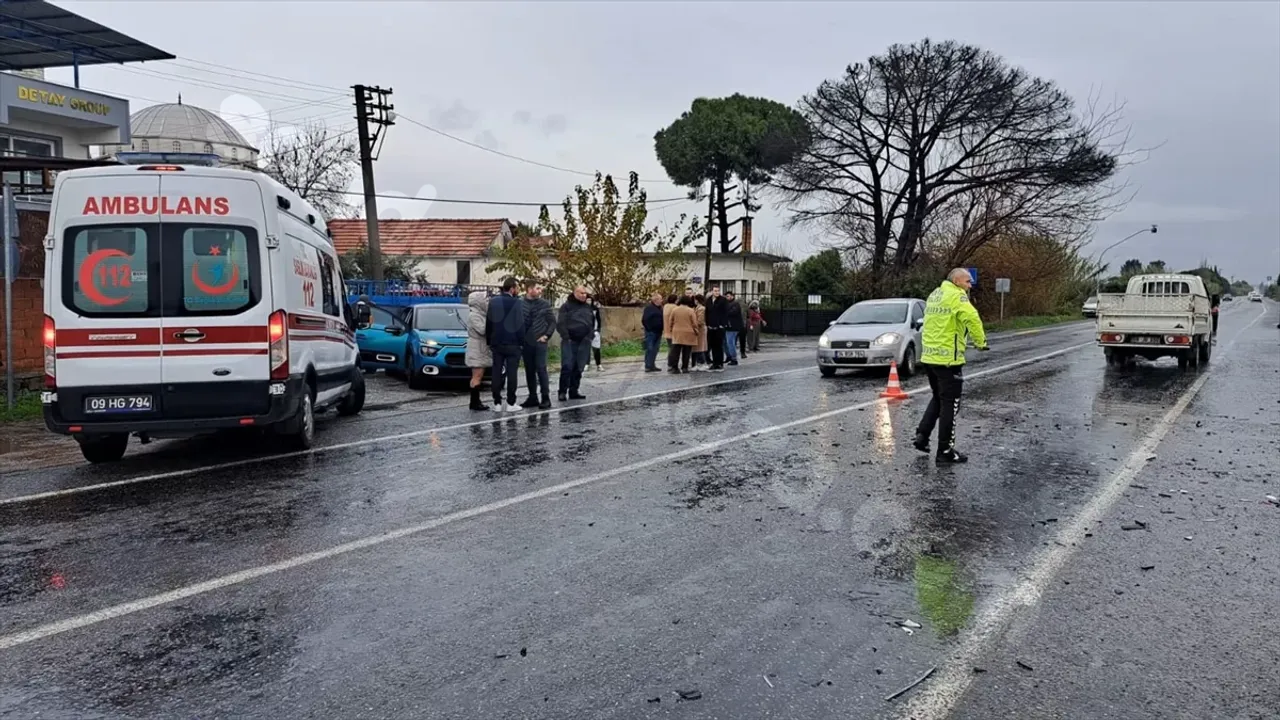 Aydın'da bir kişinin yaralandığı trafik kazası kamera görüntülerinde görüldü.
