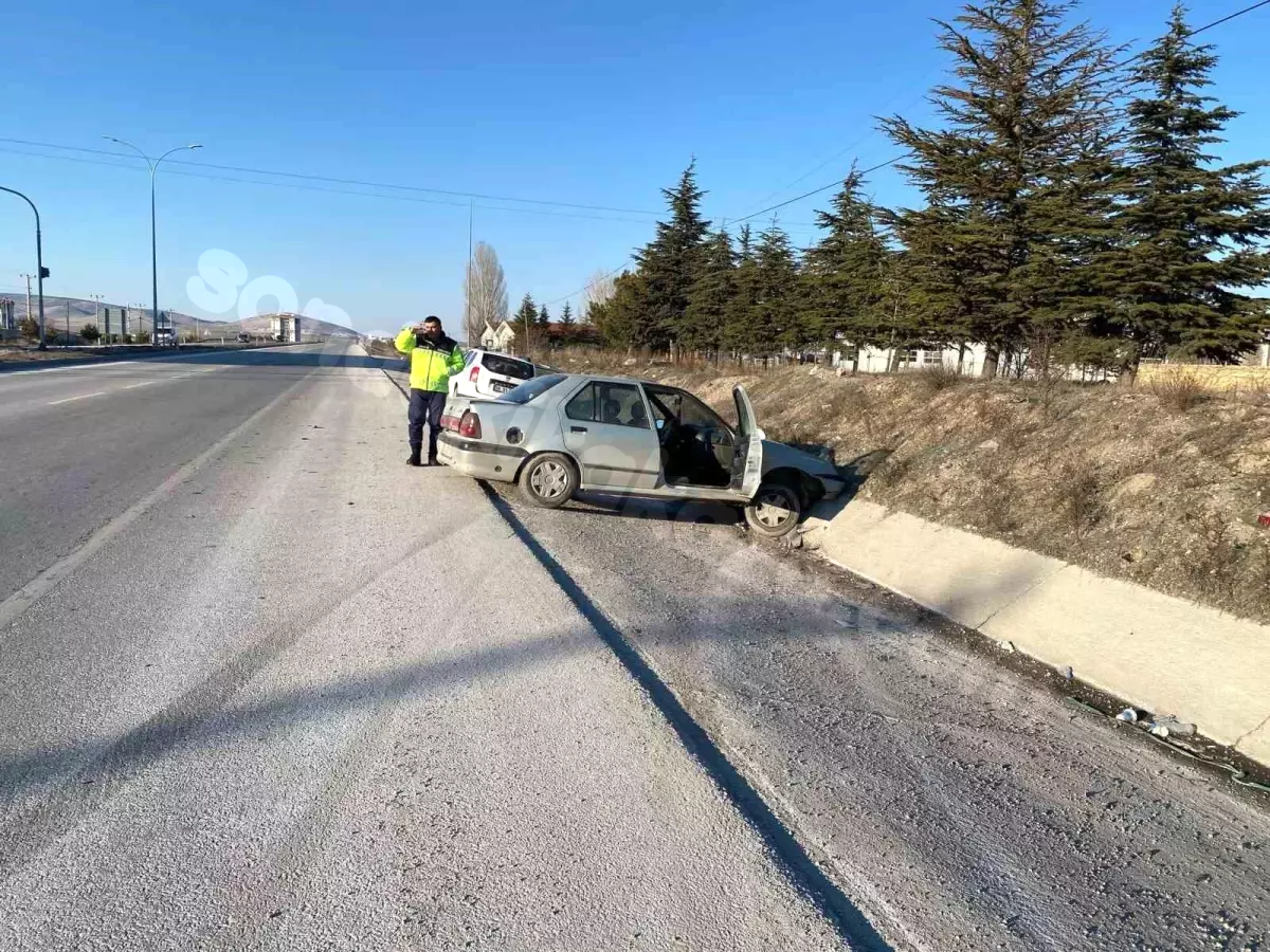 Emirdağ'da Trafik Kazasında 3 Kişi Yaralandı.