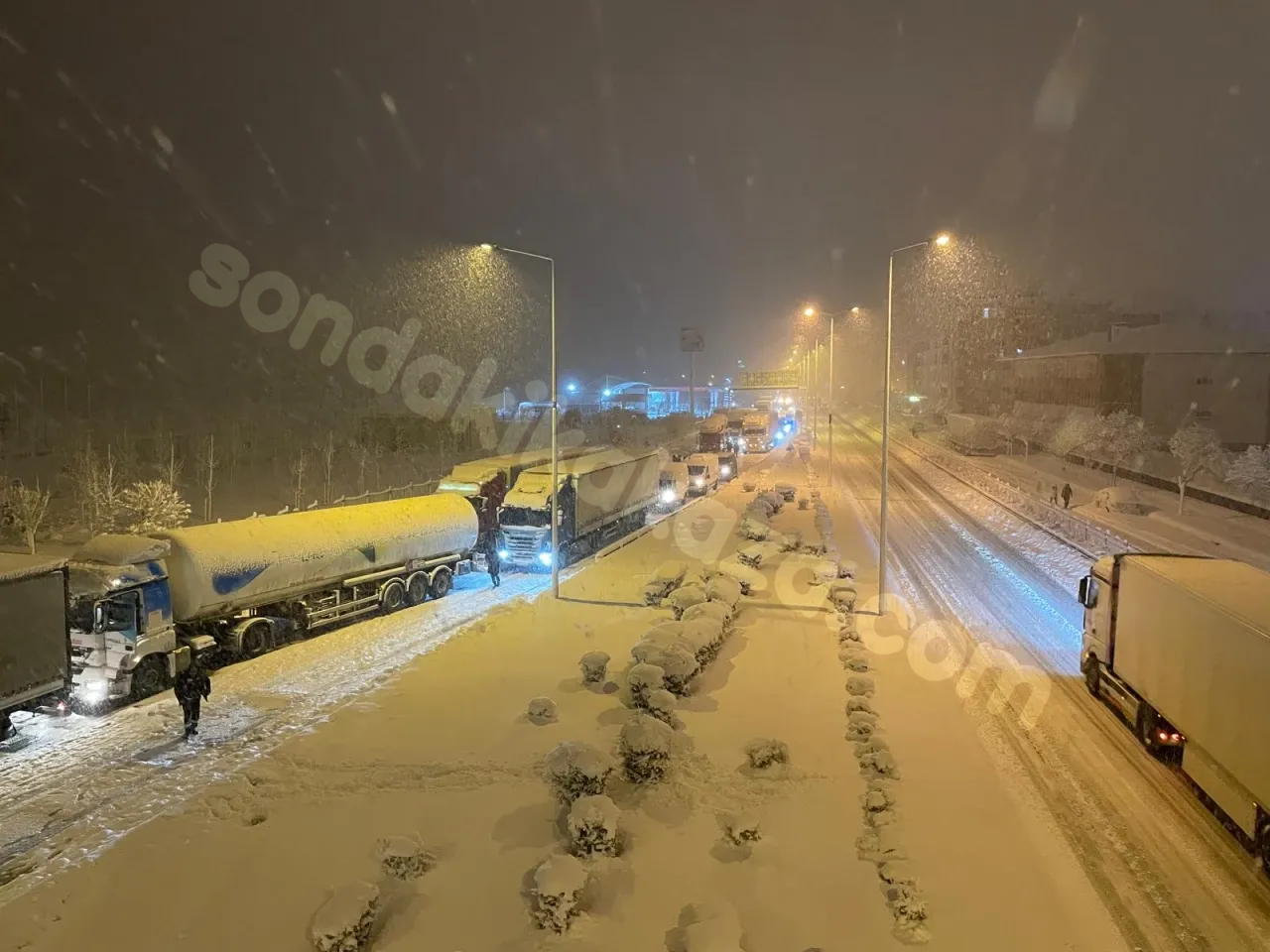 Karadeniz Sahil Yolu'nda endişe verici bir trafik kazası oldu.