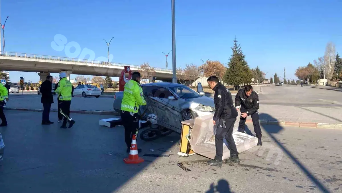 Karaman'da trafik kazasında seyyar araç sahibi yaralandı.
