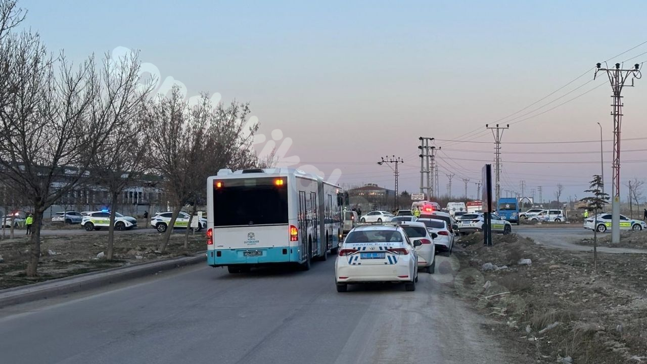 Konya'da trafik kazasında 1 polis hayatını kaybetti, 2 polis ise yaralandı.
