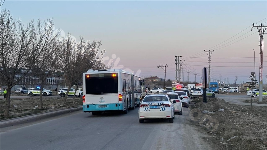 Konya'da trafik kazasında bir polis şehit düştü, 2 polis yaralandı.
