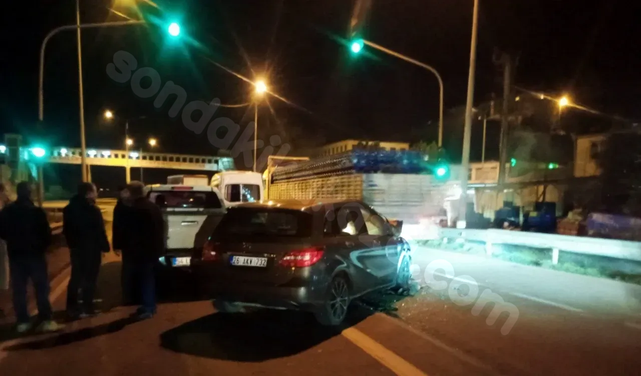 Sakarya'da D-650'de Zincirleme Kaza Canlı Yayında Anlatıldı.