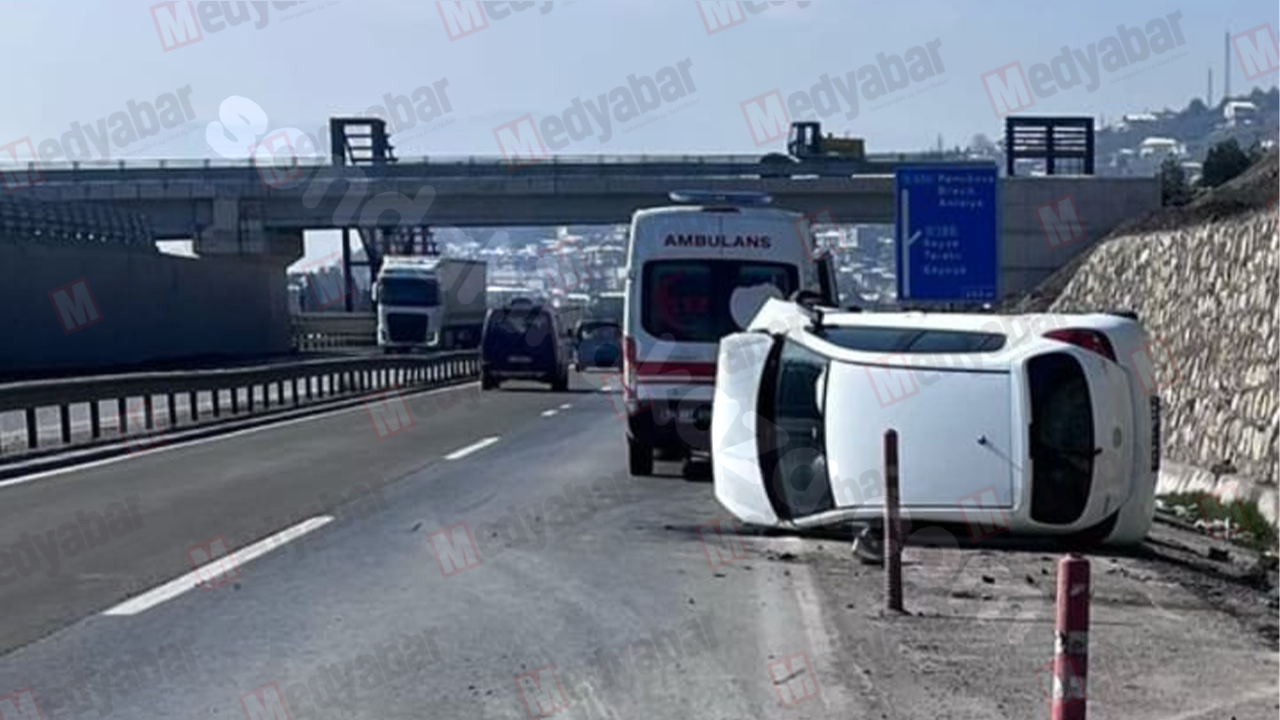 Alifuatpaşa'da araç, taş duvara çarparak yan devrildi; 1 kişi yaralandı.