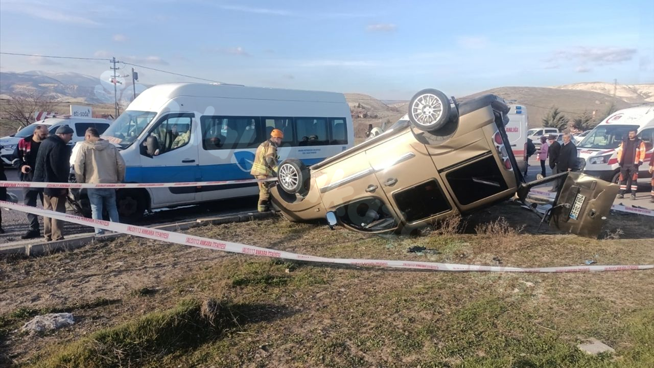 Beypazarı'nda trafik kazasında 9 kişi yaralandı, 1'inin durumu ağır.