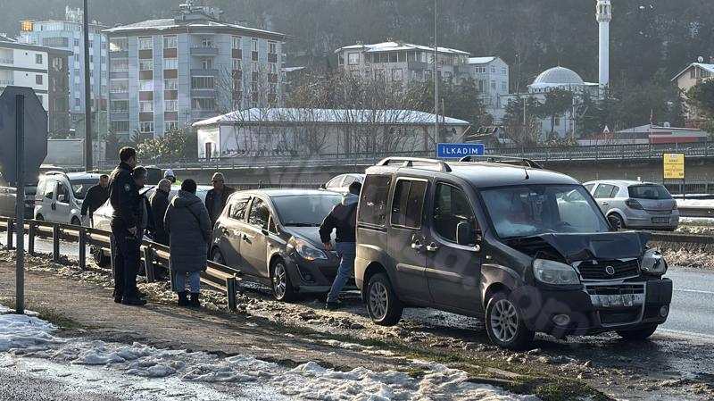 Samsun'da ardışık trafik kazası: 2 kişi yaralı.