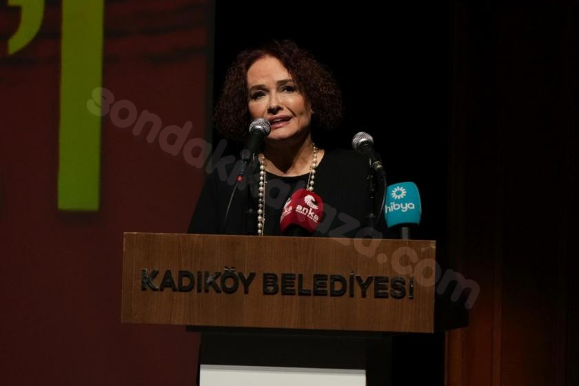 Sanatçı Müjde Ar, trafik kazasında hafif şekilde yaralandı.