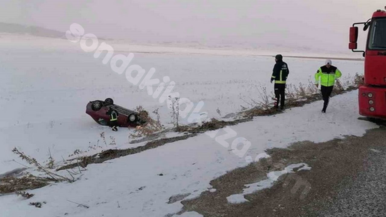 Van’da meydana gelen trafik kazasında otomobil devrildi, 2 kişi yaralandı.