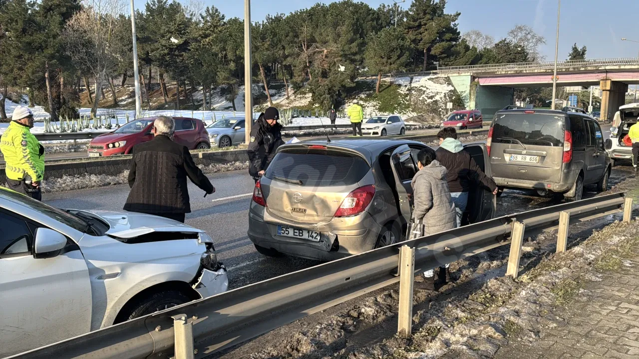 Zincirleme kaza sonucu 2 kişi yaralandı.