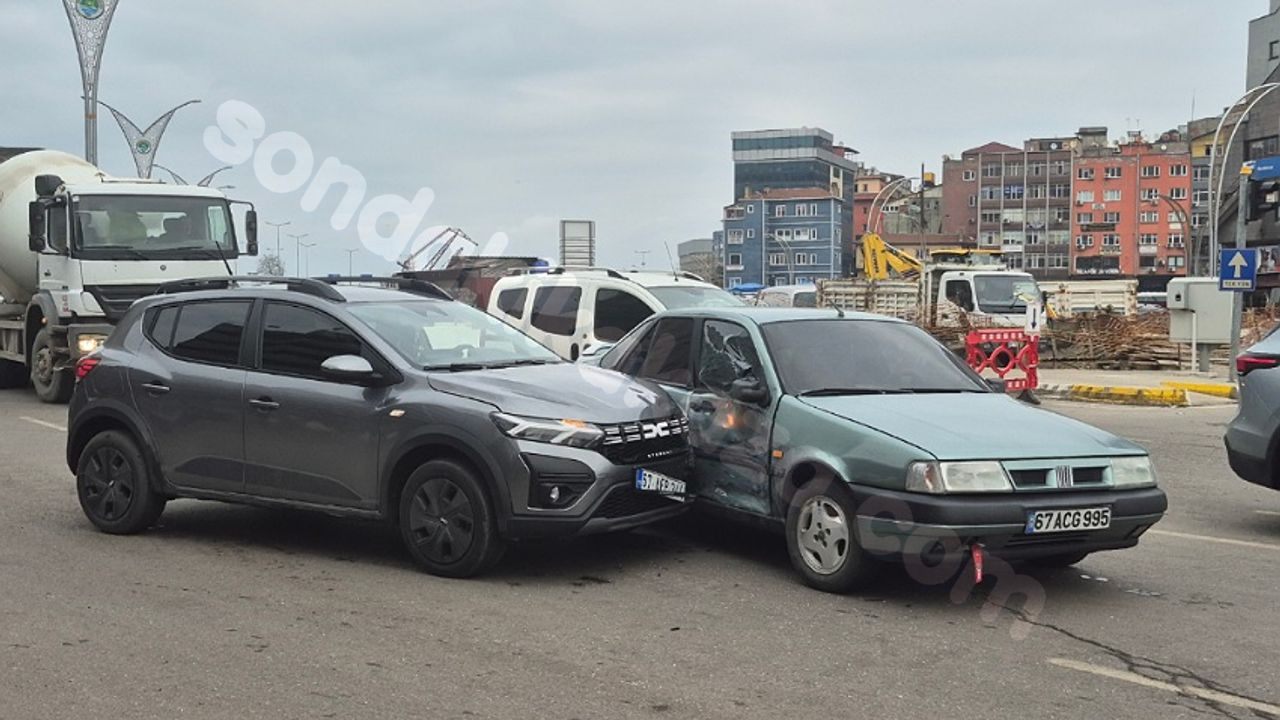 Trafik kazası Acılık Caddesi'nde: Kadın sürücü büyük korku yaşadı