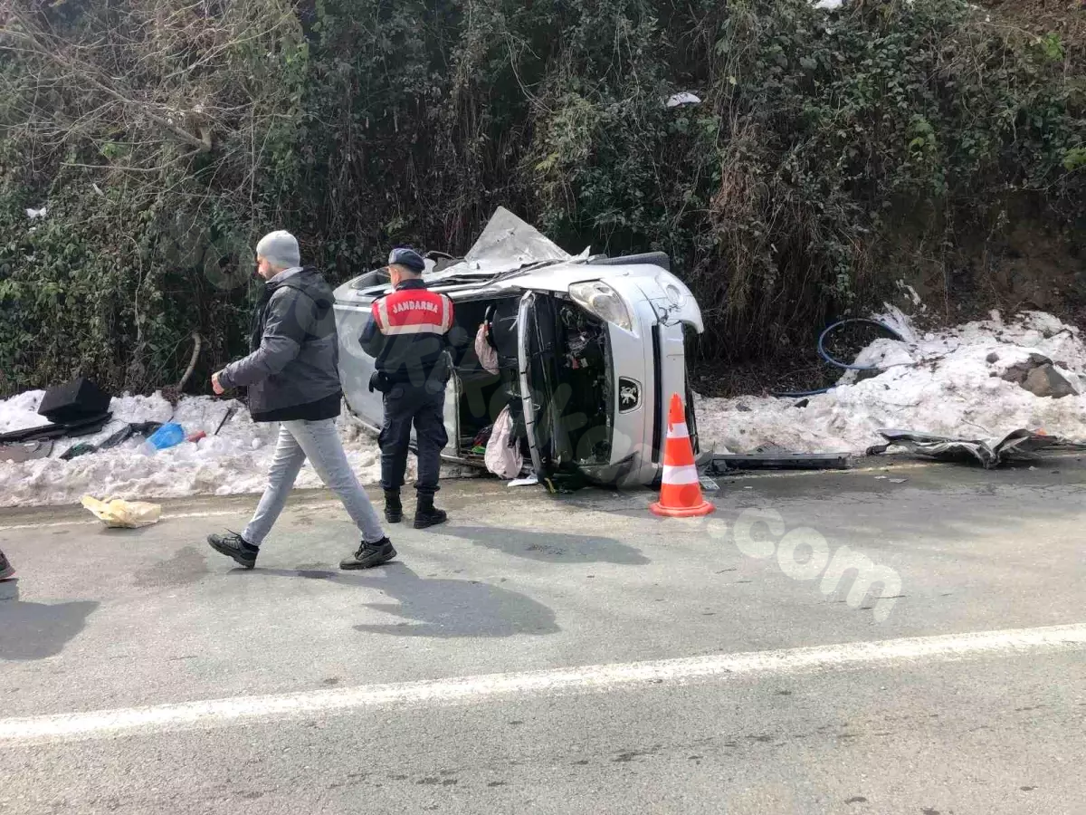 Rize'de Trafik Kazasında 3 Kişi Yaralandı.