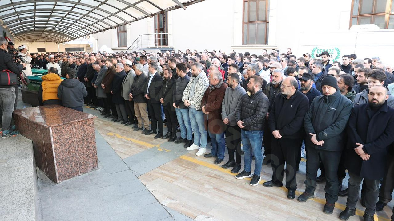 Sakarya'da trafik kazasında yaşamını yitiren iki kişi defnedildi.