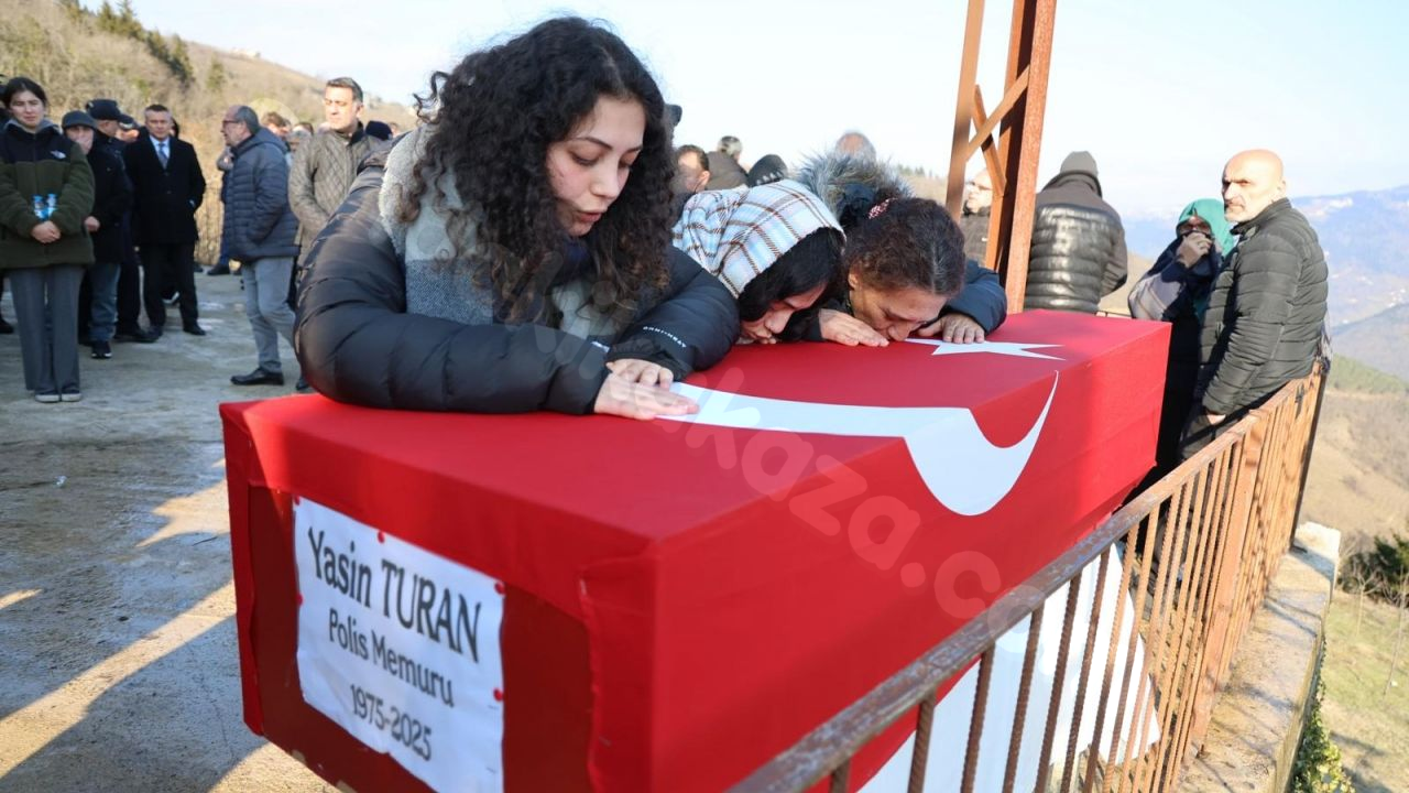Trabzon'da trafik kazasında ölen polis defnedildi.