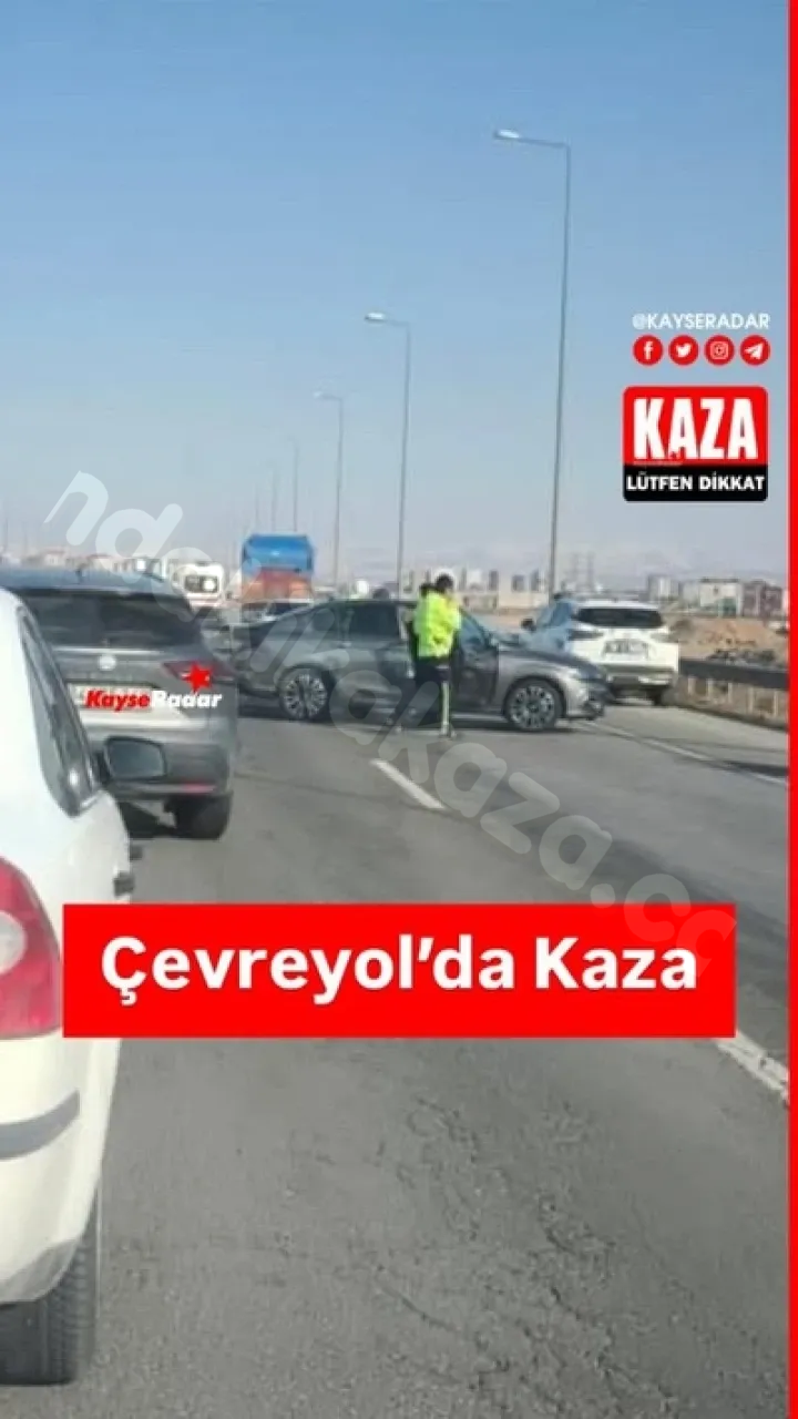 Trafik kazası Çevreyol'da gerçekleşti. Sürücülerin dikkatli olmaları önemli.