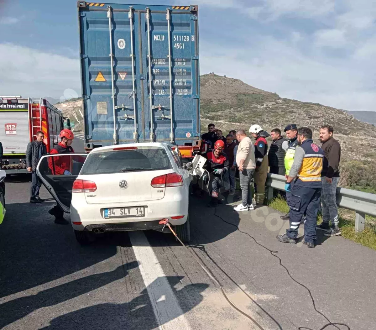 İzmir'de Kaza: Araç Sürücüsü Hayatını Kaybetti.