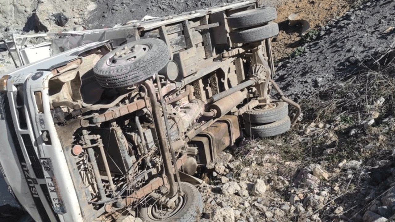 Mersin'de trafik kazasında 3 kişi yaralandı.