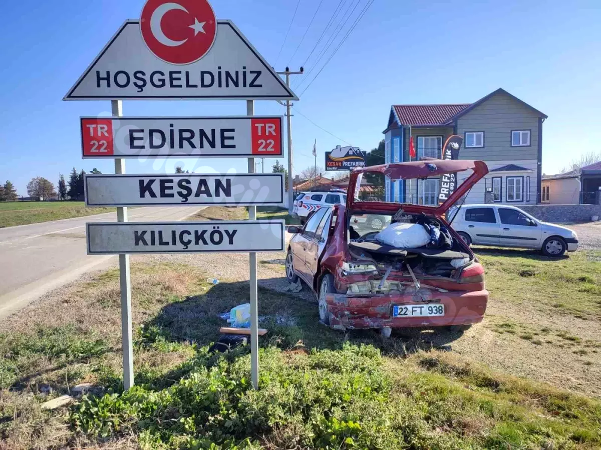 Keşan'da trafik kazası sonucu 3 kişi yaralı durumda.