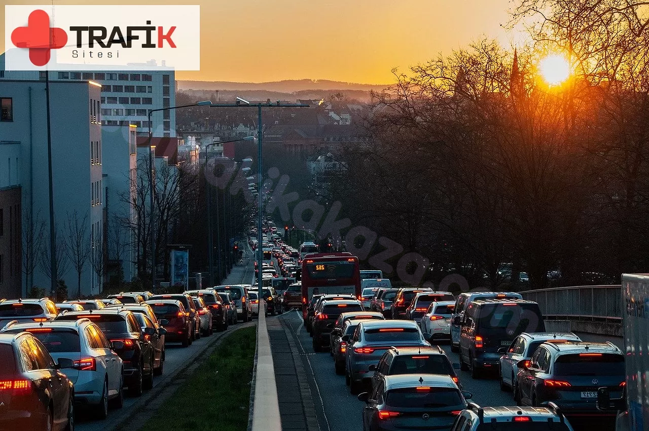 Kimler trafikte ilk geçiş hakkına sahiptir ve kimler geçiş üstünlüğüne sahiptir?