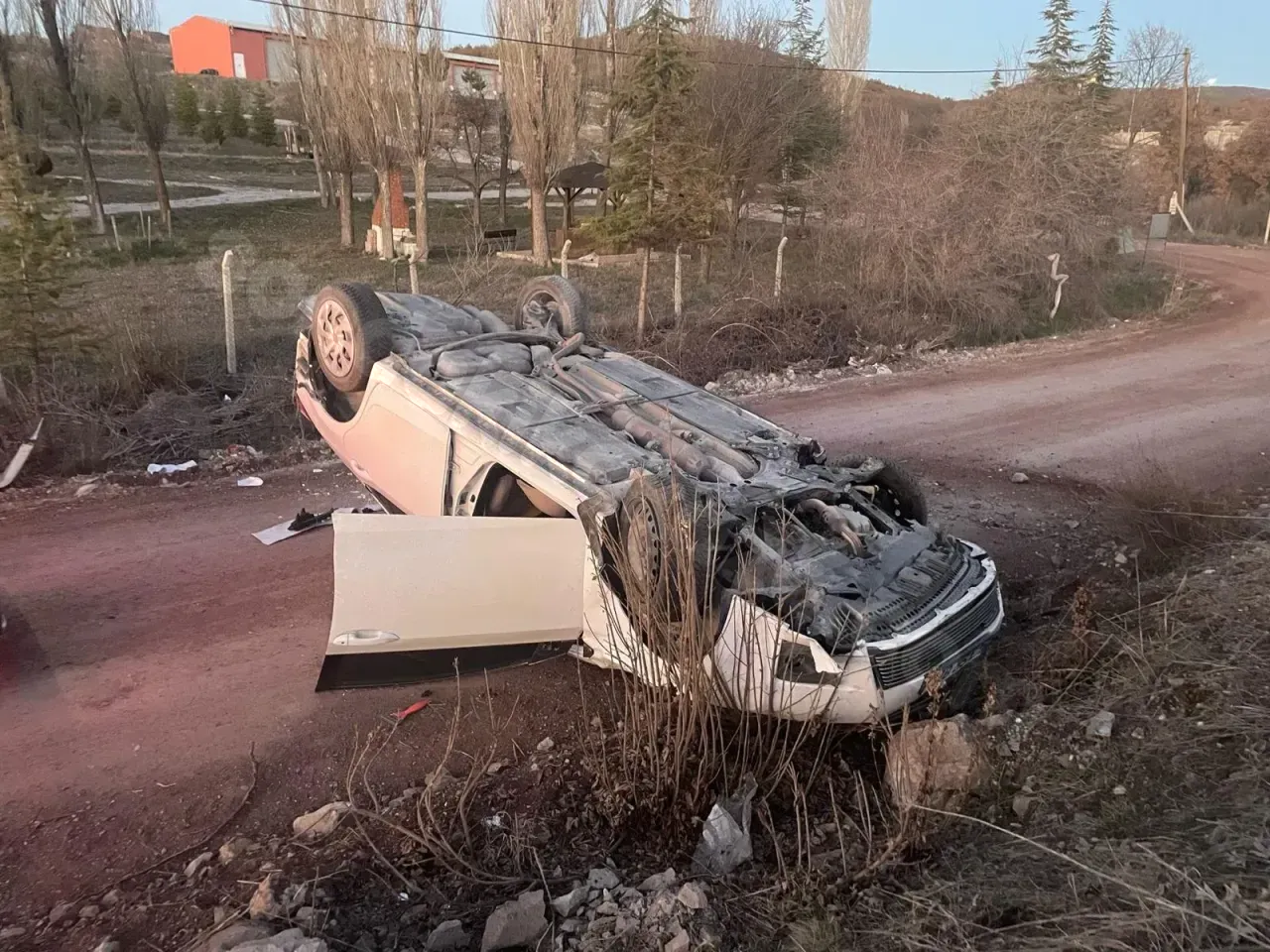 Tavşanlı'da Kaza: Araç Üzer Takla Attı