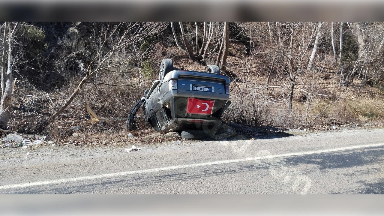 Adana'da kaza: Araç üstüne çıktı ve ters döndü.