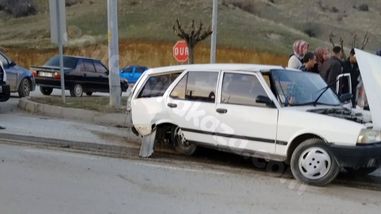 Boyabat-Saraydüzü yolu kaza geçirdi: 1'i ağır, 5 kişi yaralandı.